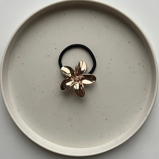 Gold Flower Metal Hair Tie – Elegant Floral Ponytail Holder
